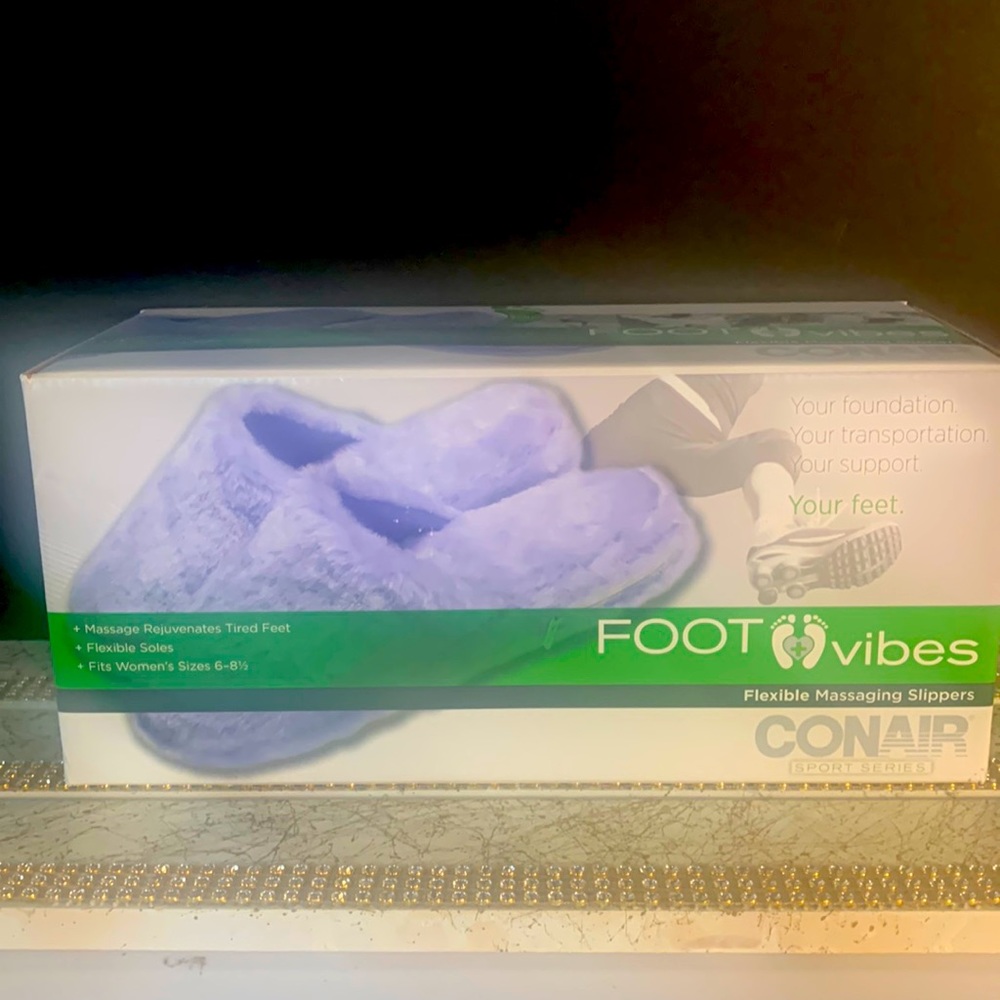 Conair Foot Vibes Massaging Slippers NIB Sz 6-8.5